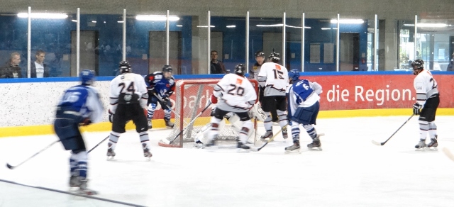 tl_files/Bilder Nachwuchs/Jugend/Jugend - Loewen FFM 20130929/DD-FFM (640x292).jpg